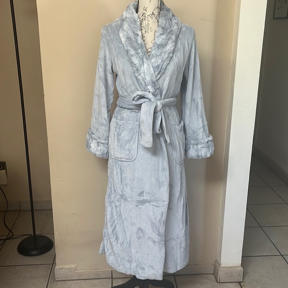 NWOT CAROLE HOCHMAN  Cream Long Plush Wrap Robe Size Small